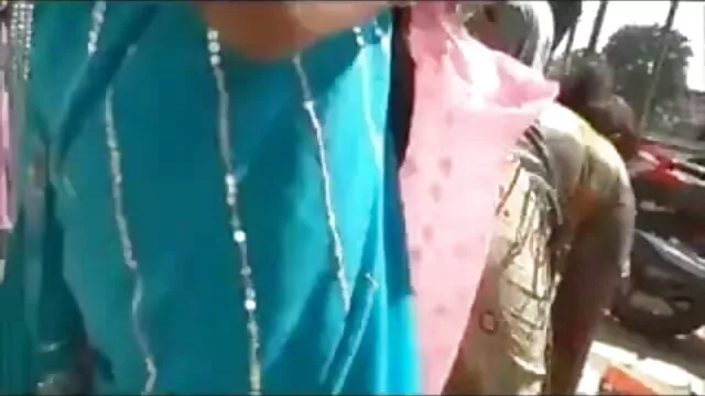 देवी आपको उसका धुआं देखने और आपको चिढ़ाने देती सेक्सी एचडी बीएफ मूवी है!