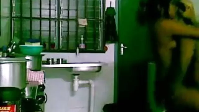 सेक्सी, सोफे पर बीएफ मूवी सेक्सी में