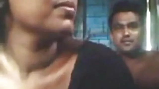सुंदर एशियाई हस्तमैथुन मद्रासी बीएफ सेक्सी मूवी में सेक्सी नीचे पहनने के कपड़ा