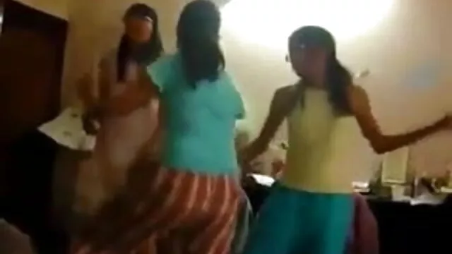 प्यारा एशियाई बेब हो जाता है पाला द्वारा सींग का बना हुआ बीएफ ब्लू मूवी