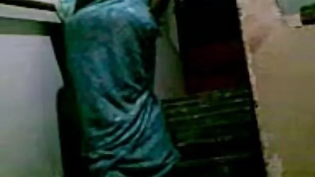 सेक्सी लैटिना उसे बीएफ सेक्सी मूवी वीडियो तंग बिल्ली के साथ खेलता है