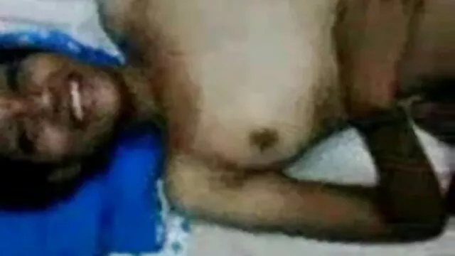 नग्न के साथ सनी लियोन बीएफ मूवी बर्फ में बाहर