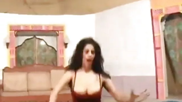 (शाब्दिक रूप से) बीएफ सेक्सी फुल मूवी अपने पहले काले डिक के साथ कार्रवाई में झूलता है