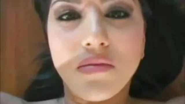 सुनहरे बालों वाली उसके पैरों के बीच एक मुर्गा लेता है सेक्सी मूवी बीएफ फुल एचडी