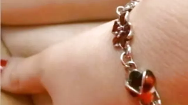 राजकुमारी वैलेरी स्मिरनी को सफेद चड्डी में लाद देती है । सेक्सी बीएफ मूवी