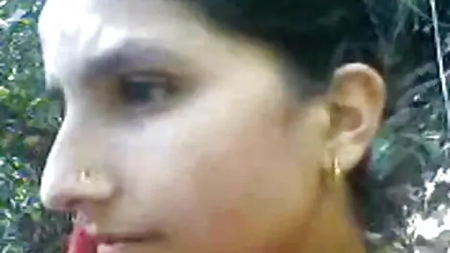 सुनहरे बालों वाली आकर्षक सवारी मुर्गा की भोजपुरी में बीएफ सेक्सी मूवी तरह एक जंगली औरत