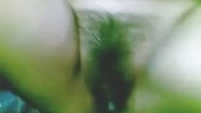 लातीनी अपने अंग्रेजी बीएफ मूवी साथी के विशाल मुर्गा की सवारी