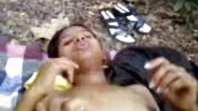 4 चेक सुंदर महिला नारंगी सोफे पर सेक्स करने सेक्सी बीएफ मूवी वीडियो के लिए किराए का भुगतान करती है