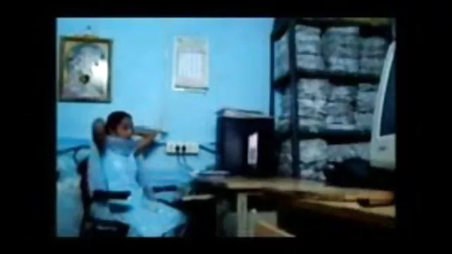 सुंदर एशियाई फूहड़ गड़बड़ हो रही है बीएफ ब्लू मूवी मुश्किल