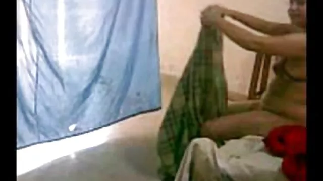 सींग का बना प्रस्तावक सह बीएफ और सेक्सी मूवी अपने ही मुंह में है